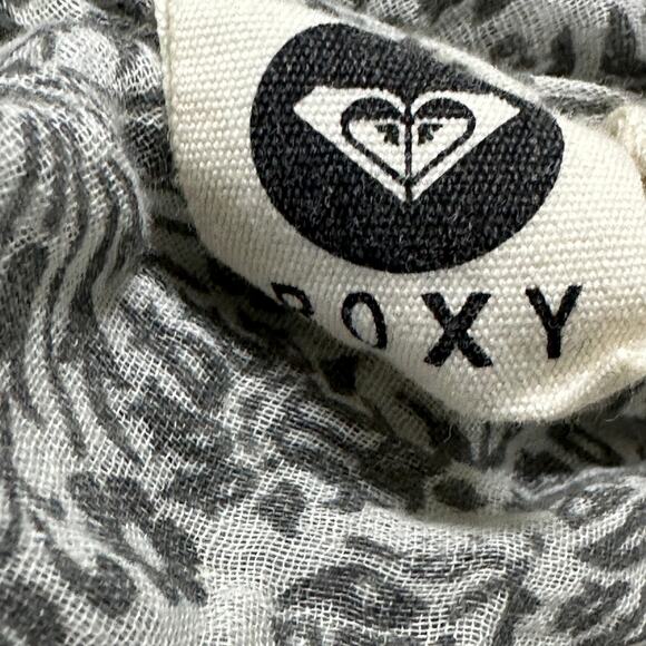 ROXY Top Size L Gray White Paisley 100% Cotton Sheer Scoop Neck Boho Chic STAIN - Picture 7 of 9